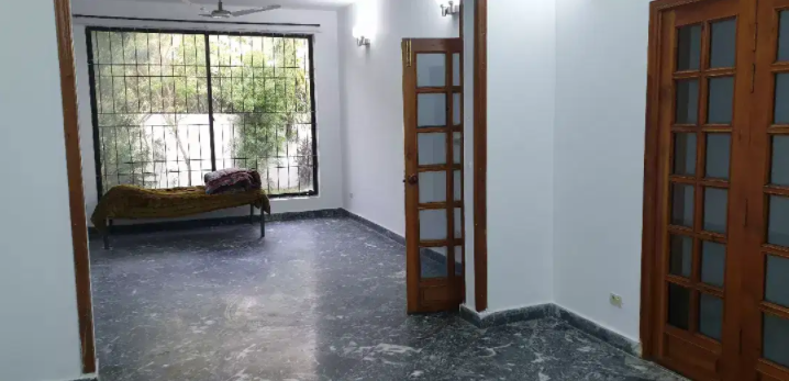 10 Marla House For Rent in Gulberg  Lahore