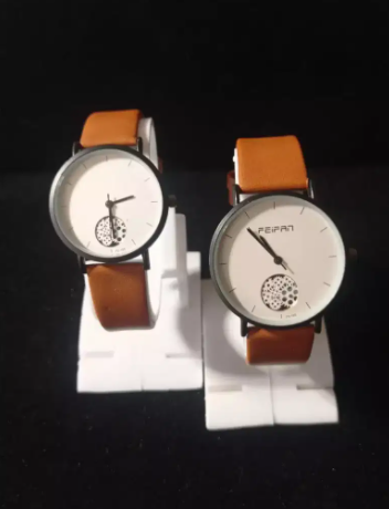 Couple Watches in Different Colors Available for Sale in Gujranwala