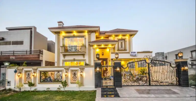 1 Kanal Beautiful House Available for sale in Lahore