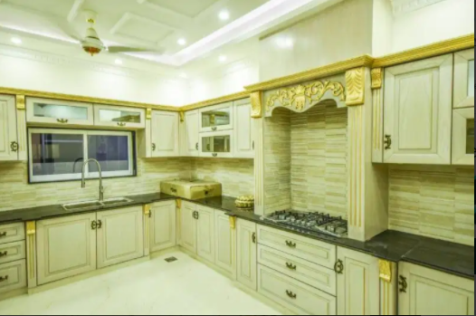 1 Kanal Beautiful House Available for sale in Lahore