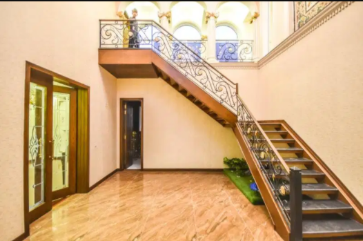1 Kanal Beautiful House Available for sale in Lahore