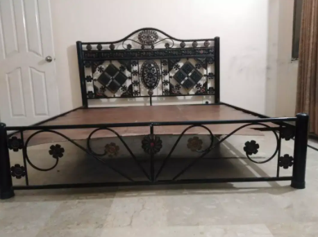 Iron Black Color Bed with Beautiful design Available for Sale in Karachi