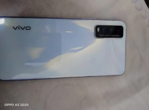 Vivo Y20 dawn white color available for sale
