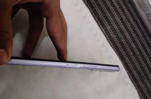 Vivo Y20 dawn white color available for sale