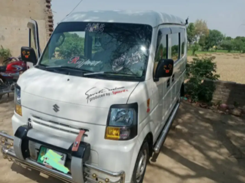 White color Suzuki Every wagon is available for sale