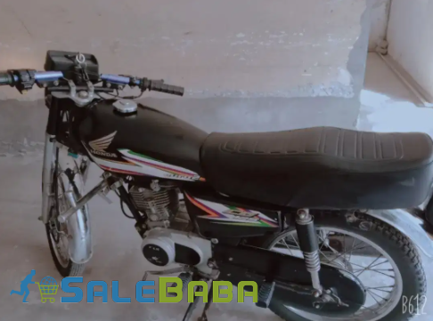 Honda 125 2016 model in black color available for sale