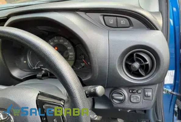 Blue Toyota VITZ 2018 for Sale in Lahore